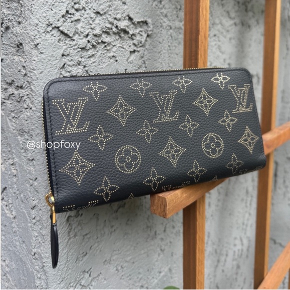SOLD Louis Vuitton Limited Edition Constellation Mahina Leather Zippy Wallet NM - Picture 2 of 16